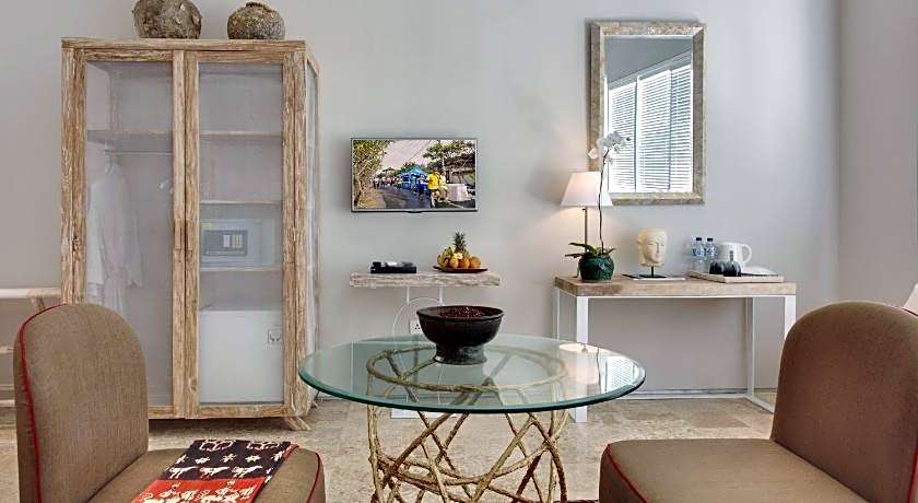 Room & Vespa Suite 4