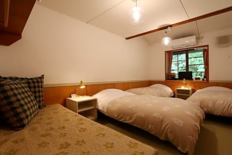 Basic Triple Room with Shared Bathroom