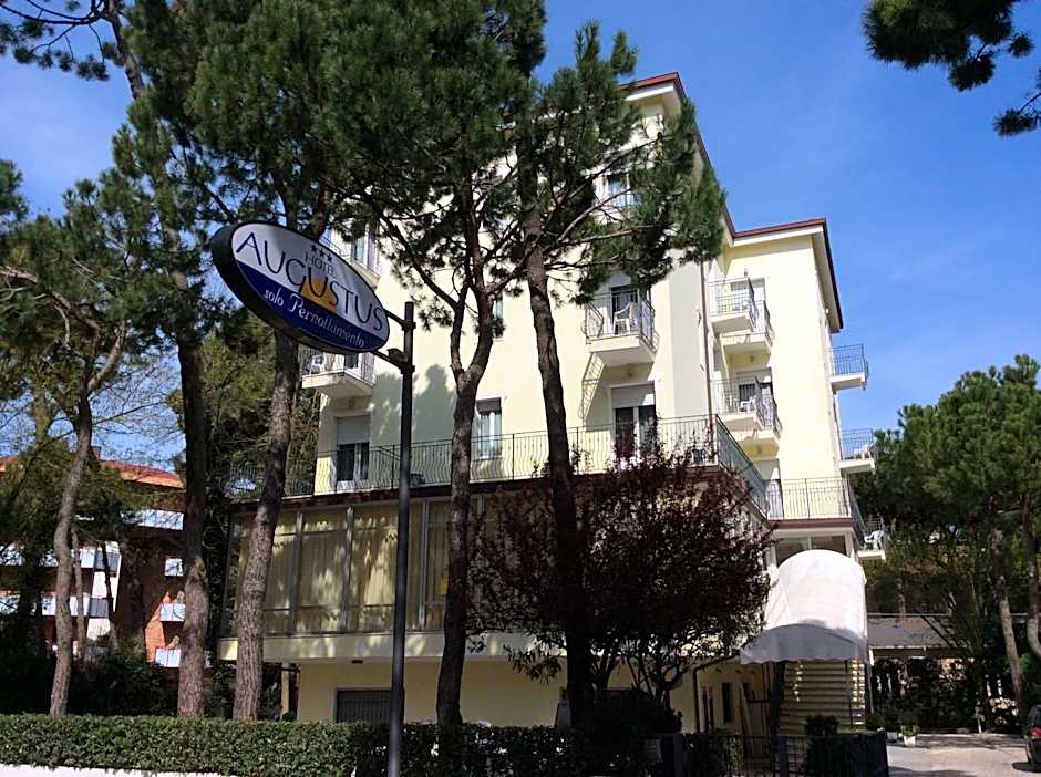 Hotel Augustus