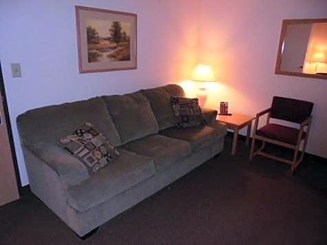 Herington Inn and Suites