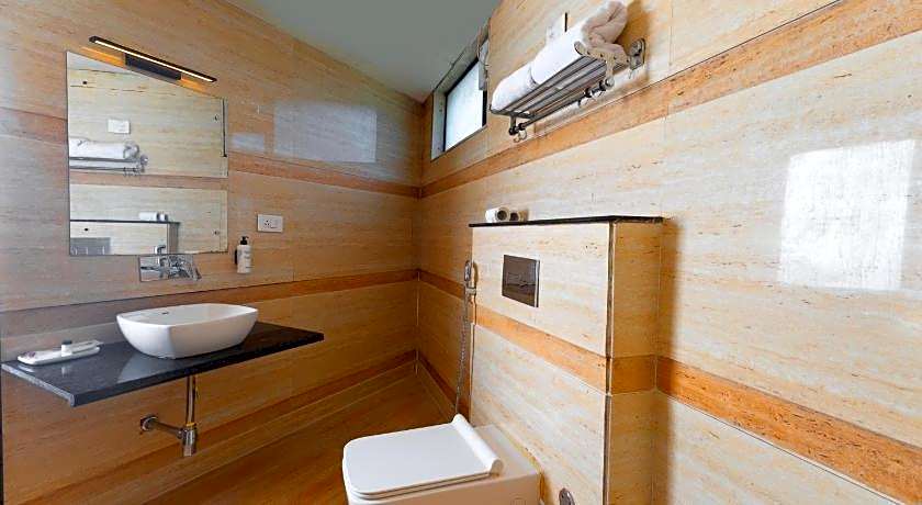 Yashshree Sanderling Mall Road