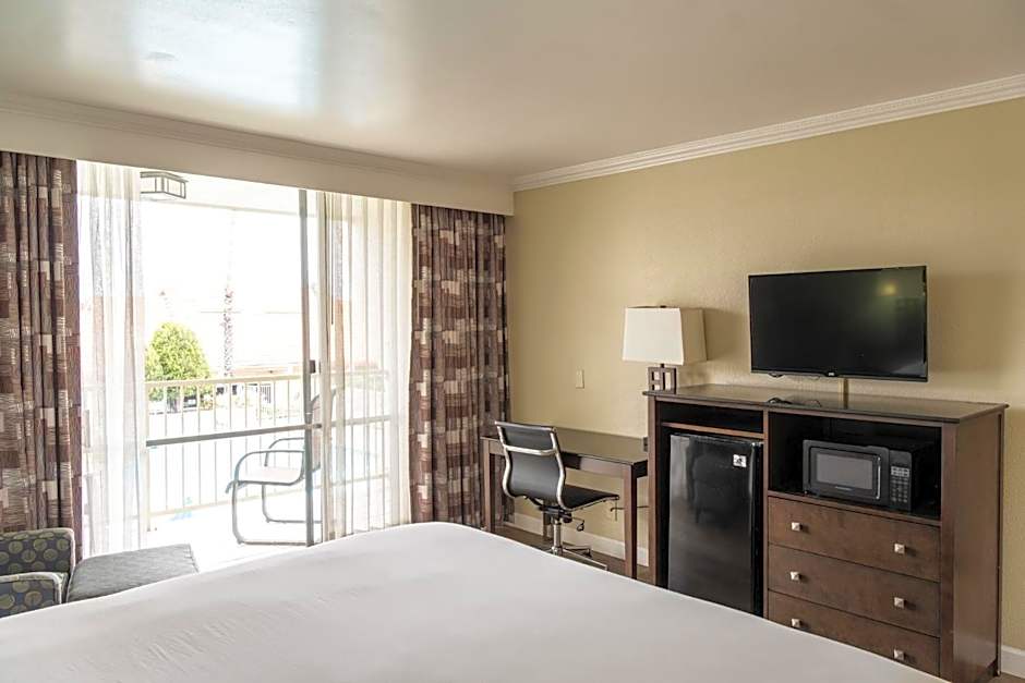 Travelodge by Wyndham Monterey Bay