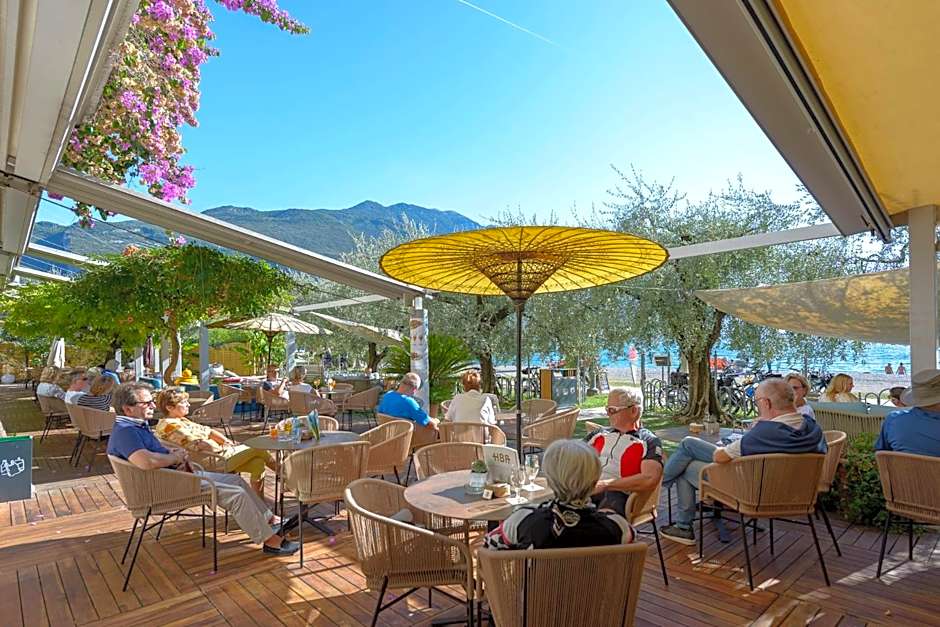 Hotel Baia Azzurra - Lake Front