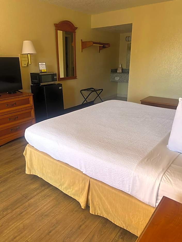 Hole Inn the Wall Hotel - Sunset Plaza - Fort Walton Beach