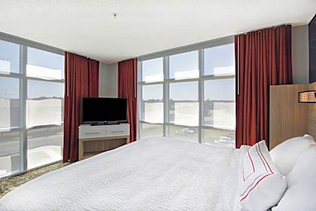 Suite, 1 King Bed with Sofa bed, Corner (1 King Bed and 1 Double Sofa Bed)