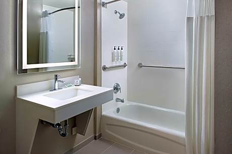 Studio, 2 Double Beds (Mobility/Hearing Accessible, Tub) (2 Double Beds)