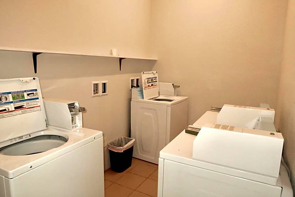 Motel 6 Elkhart, IN
