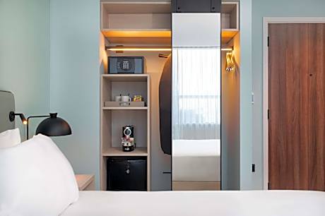 Deluxe Twin Room with City View