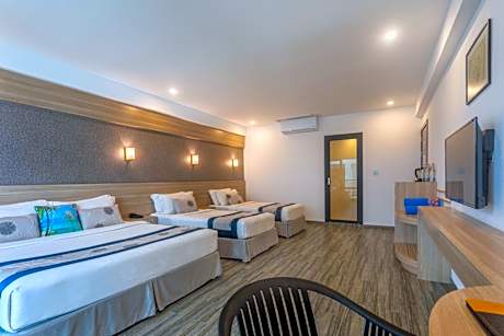 Quadruple Room with City View and Private Balcony