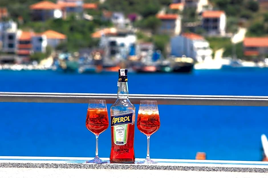 Villa Dalmatian Child with swimming pool, close to the beach