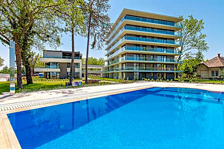 Clyde-Premium Lelle Waterfront Private Apartment