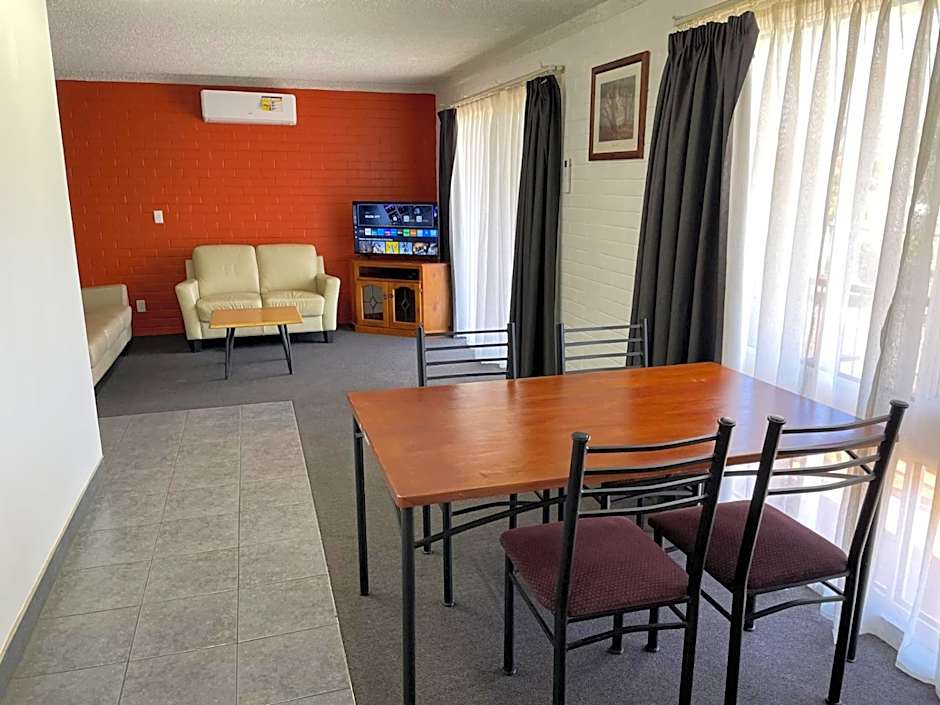 Homestead Motel