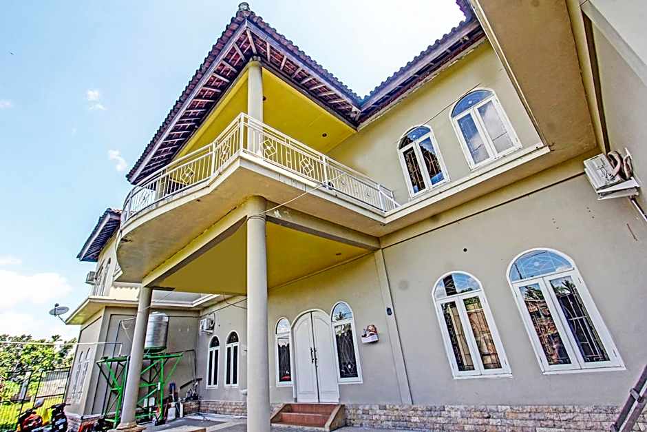 OYO 91739 Ayu Bypass MansionNearBundaran Gerung