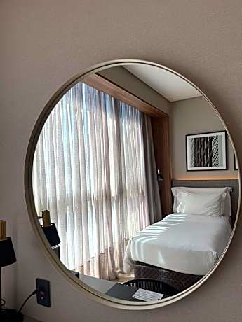 Superior King Room with Partial Sea View