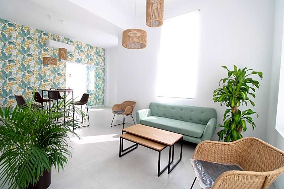 Photo 1 of 1 of Hostal Tropical