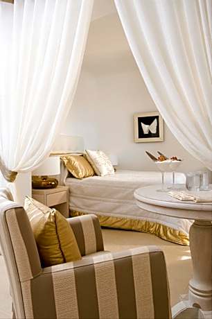 Junior Suite with Caldera View