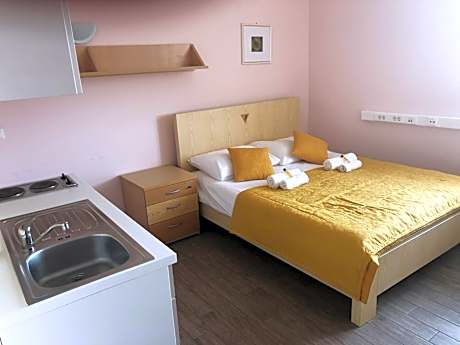 Studio (2 Adults)