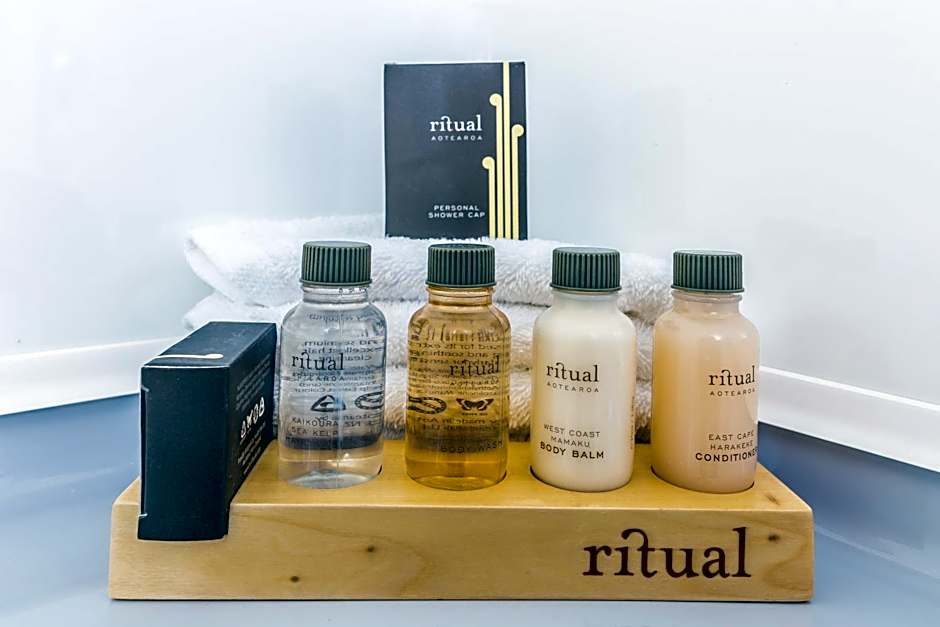 Twin Peaks Lakeside Inn