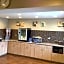 Super 8 by Wyndham Lincoln West