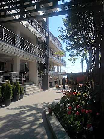 Hotel La John