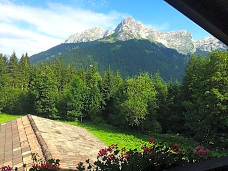 Family Room with Mountain View - Annex