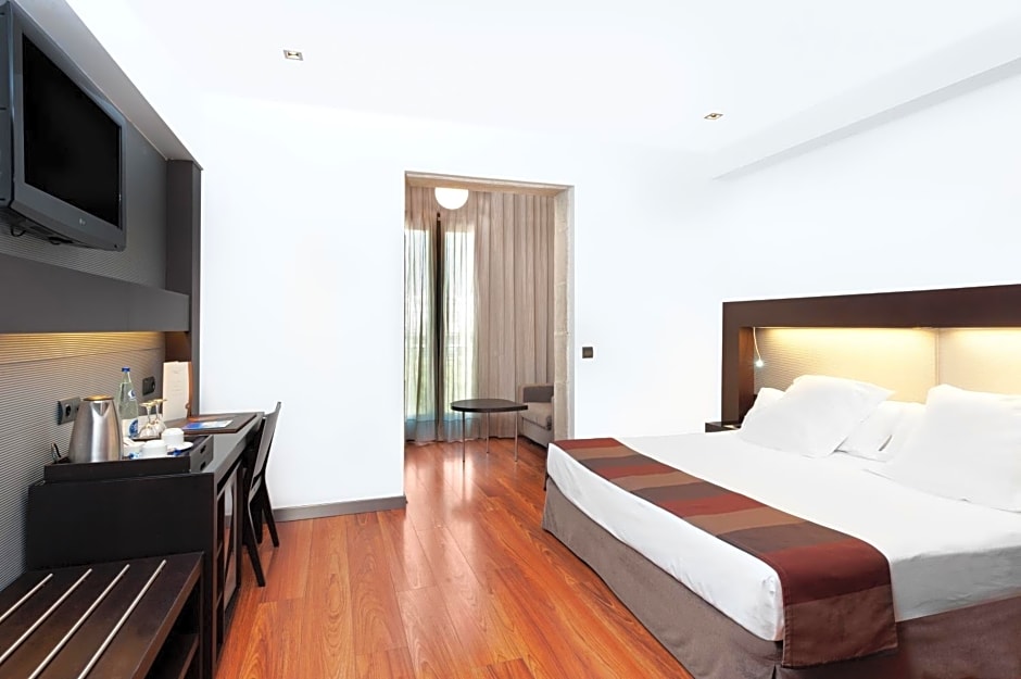 Catalonia Port Hotel