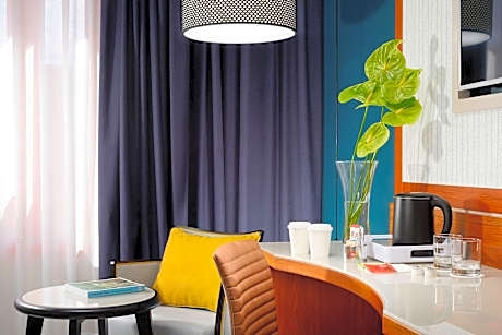 Classic Room, 1 King Bed, Non Smoking