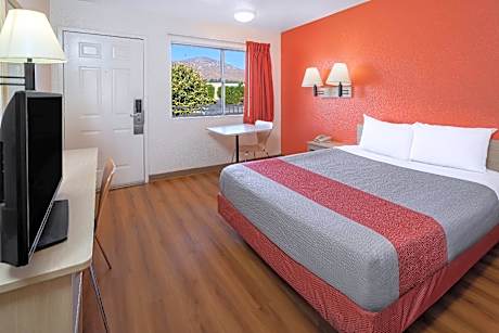 1 FULL BED | ADA/RI SHOWER