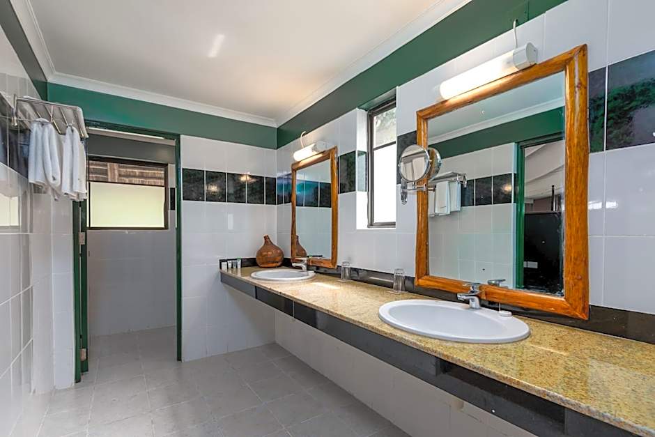 Chobe Safari Lodge-East Africa Uganda