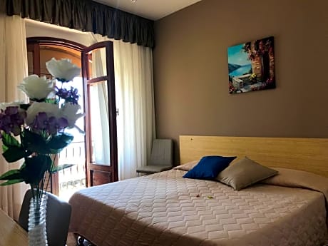 Double or Twin Room with Sea View