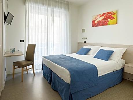 Double or Twin Room with Beach Access