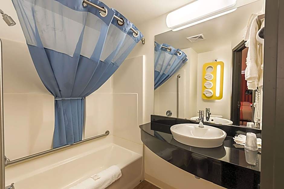 Motel 6-Moosomin, SK