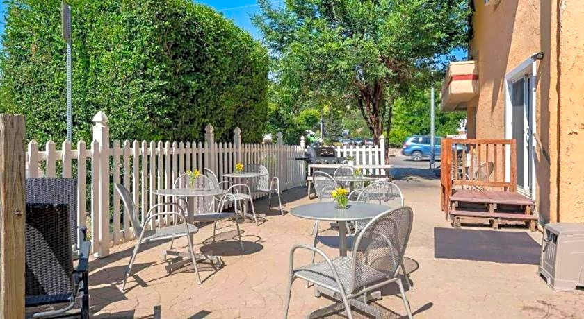 Econo Lodge Inn & Suites Durango