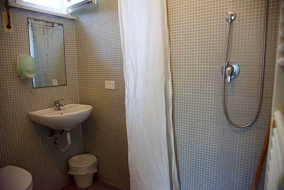 Sunflower City Student Hostel & Bar