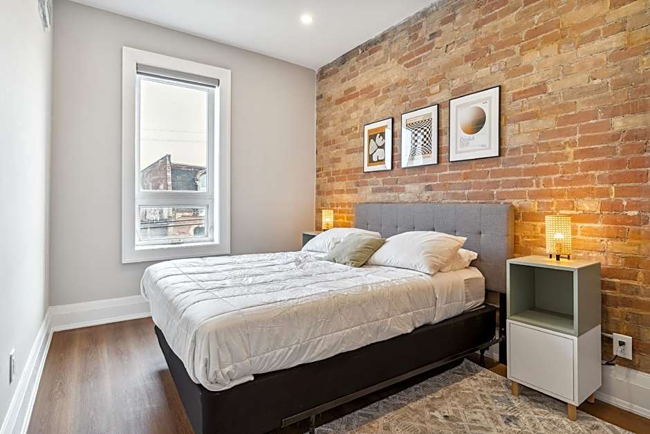 The Queen's Griffen – Toronto