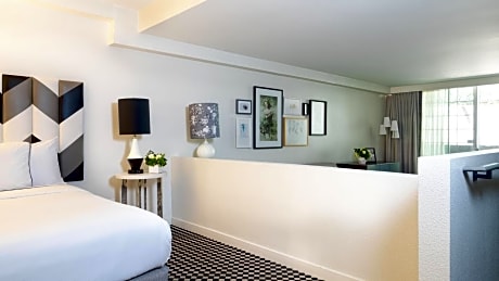 ADA Premier King Suite with Roll-in Shower