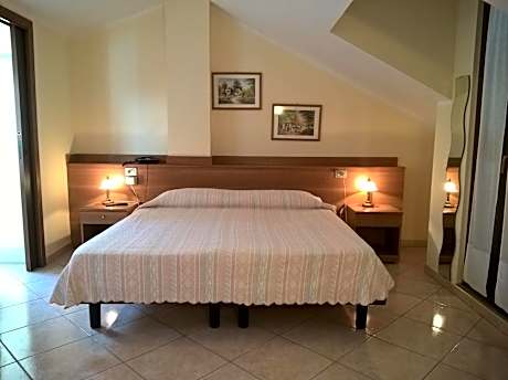 Quadruple Room with Private Bathroom