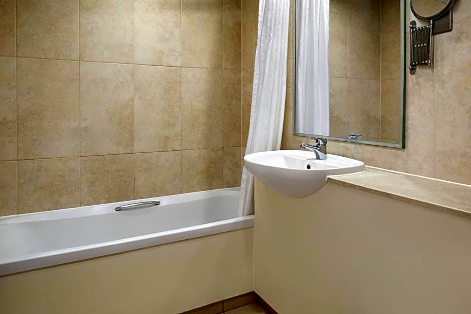 Ramada by Wyndham Cheltenham