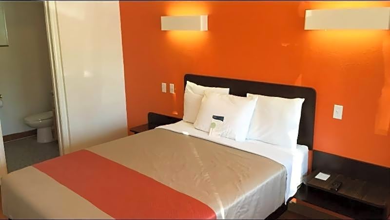 Travelodge by Wyndham Sacramento Convention Center