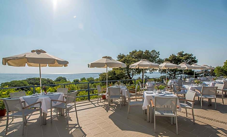 Delfinia Hotel & Bungalows