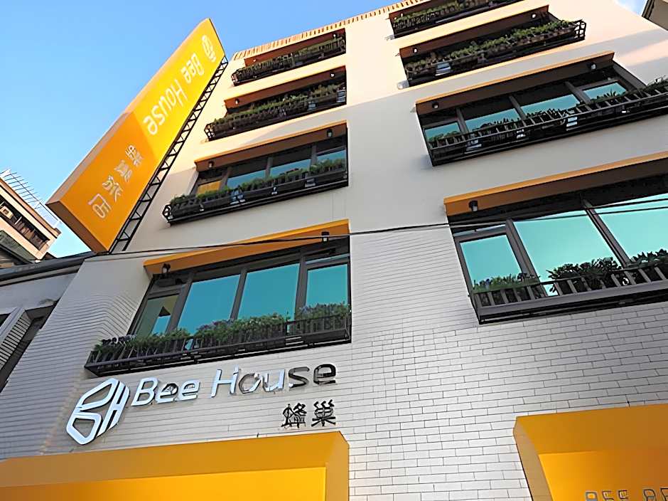 Bee House by Cosmos Creation