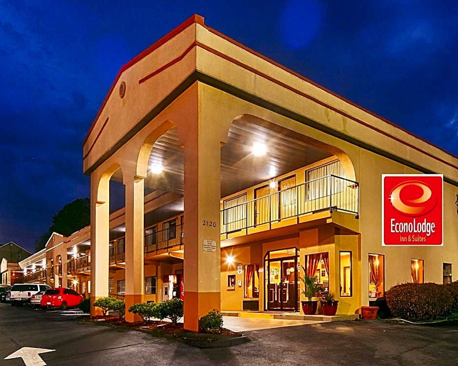 Econo Lodge Inn & Suites