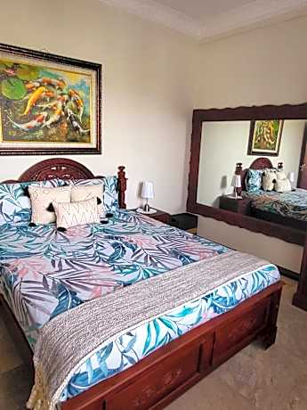 Apartment with Pool View