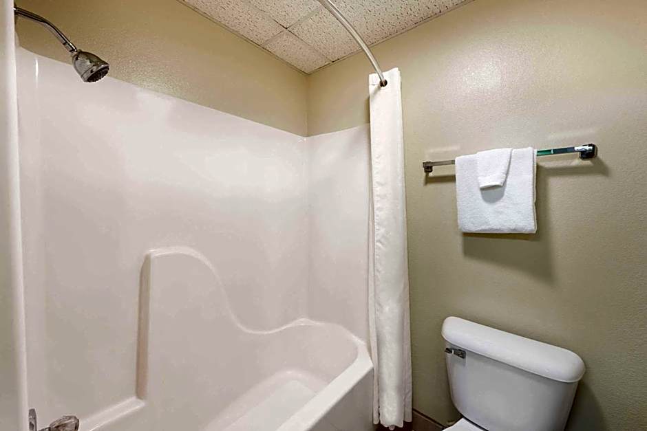 Super 8 by Wyndham Lebanon