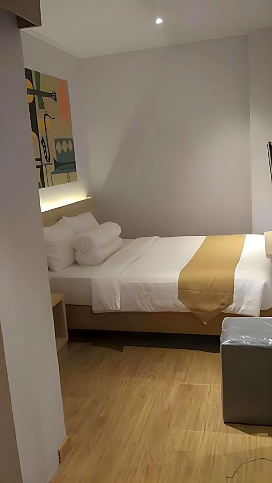 Central Front One Inn Jakarta Airport