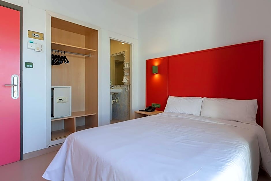 The Red Hotel - Adults Only