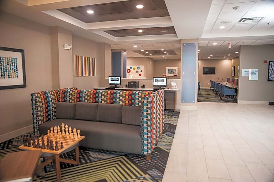 Holiday Inn Express Hotel & Suites Norfolk By IHG