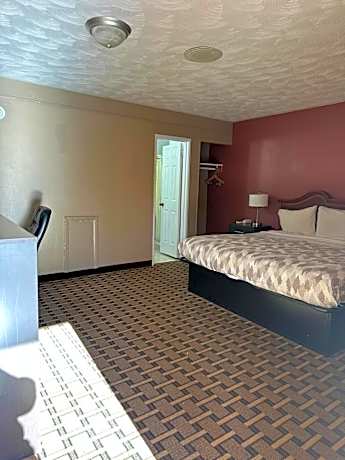 1 King Bed, Nonsmoking