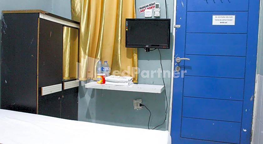 Snow White Residence near Grogol Mitra RedDoorz