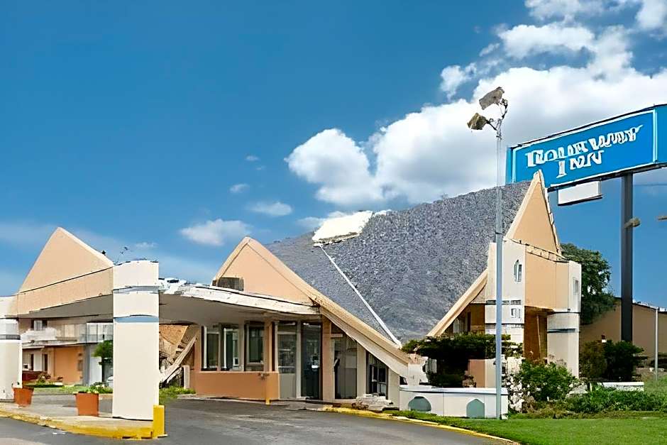 Mid Towne Inn & Suites